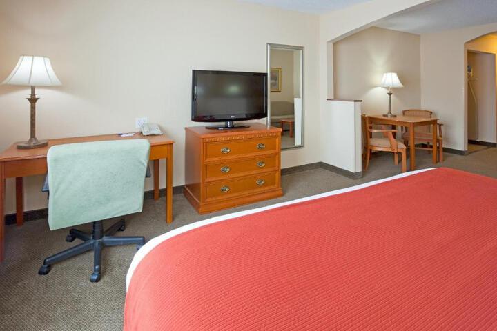 1 King Bed (1 of 10)