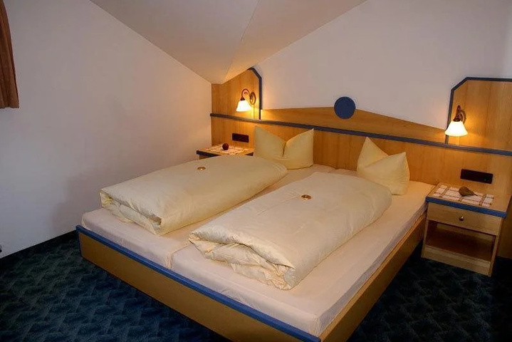 Room 5 of 15