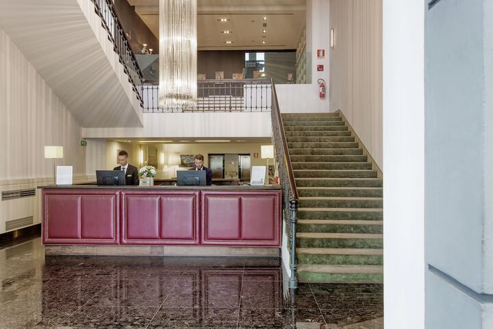 Entrance & Lobby