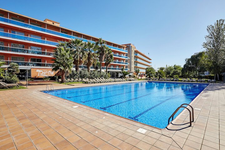 Hotel with Pool