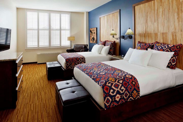 1 Queen Bed (9 of 25)