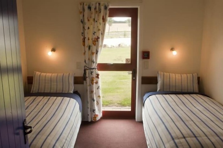 Room 4 of 36