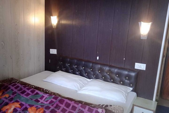 Room 5 of 13