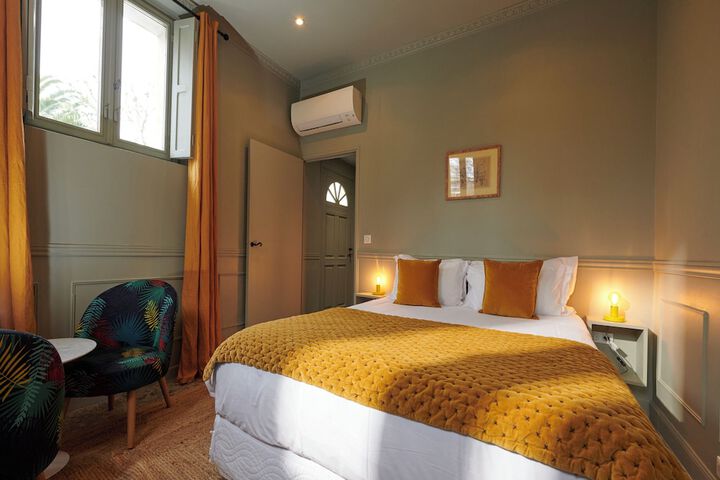 Room 16 of 77