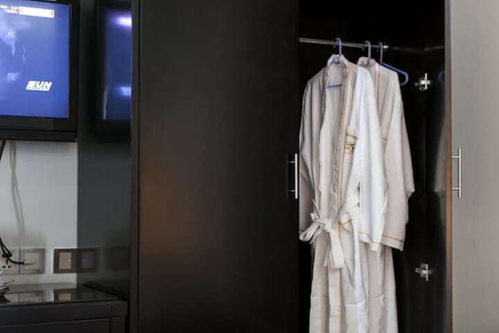 Room 8 of 36