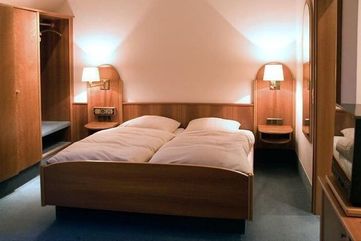 Room 3 of 20