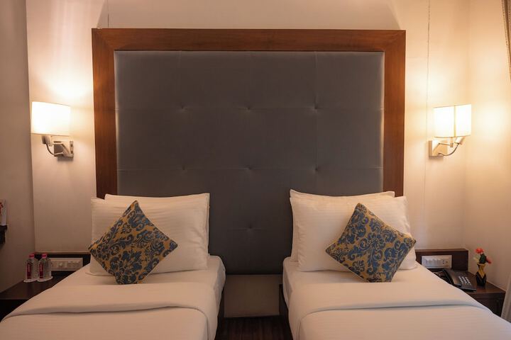 Room 27 of 69