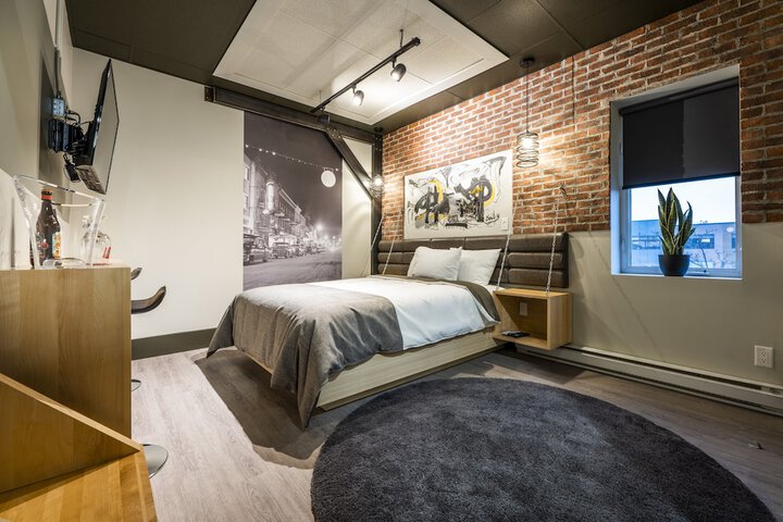 Room 10 of 12