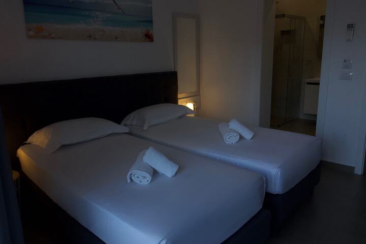 Room 28 of 46
