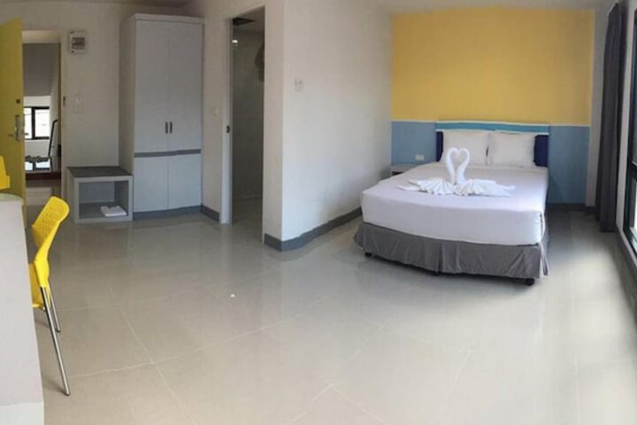 Room 10 of 37