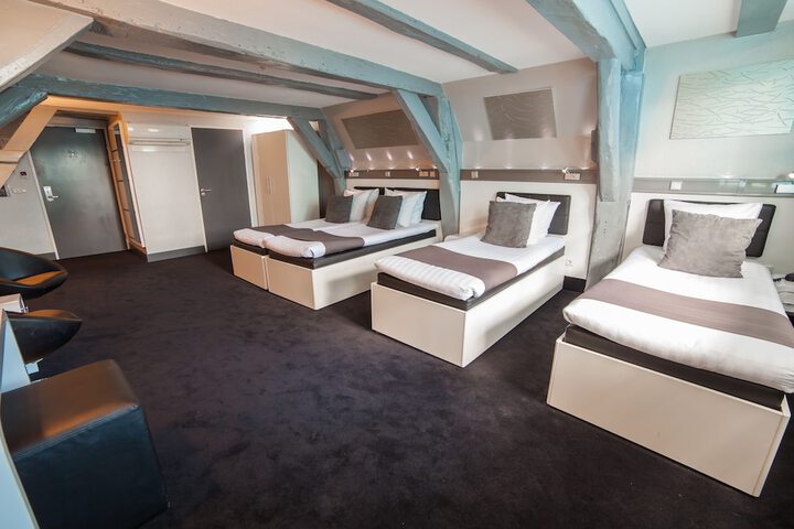 Room 7 of 74