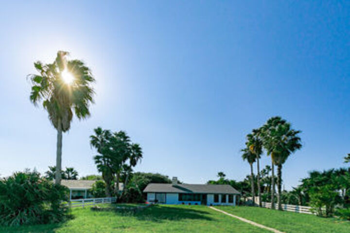 Private Beach Direct Water Views 4Br by RedAwning