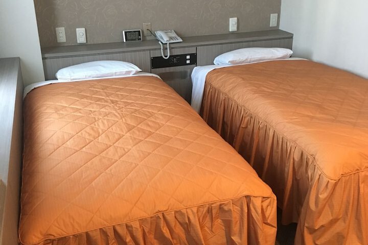 Room 3 of 87