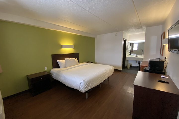 Standard | King Bed (4 of 11)