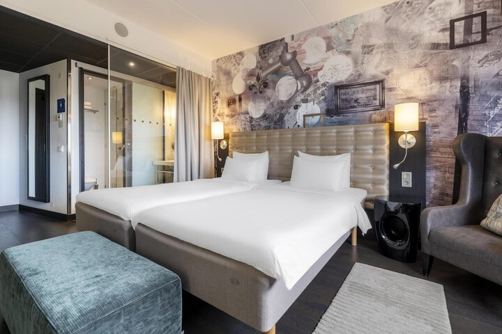 Room 43 of 317