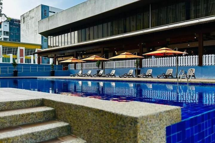 Hotel Pool