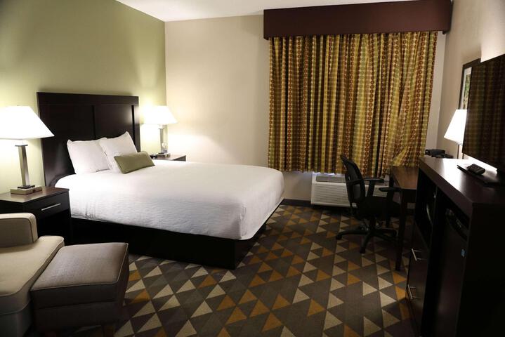 1 King Bed (11 of 15)