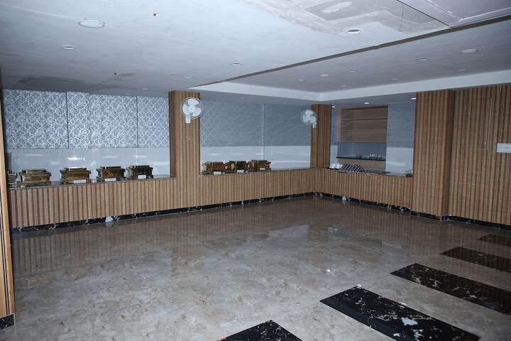 Ballroom/Hall 44 of 50