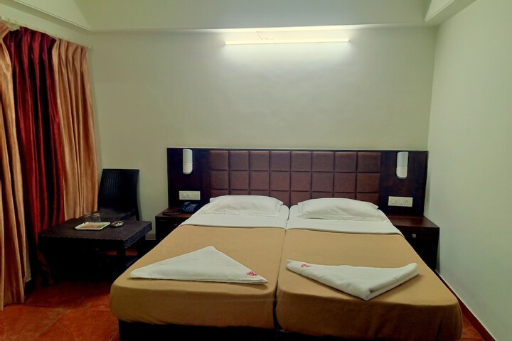 Room 9 of 28