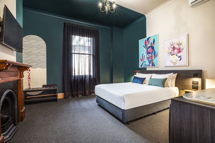 Room 8 of 61