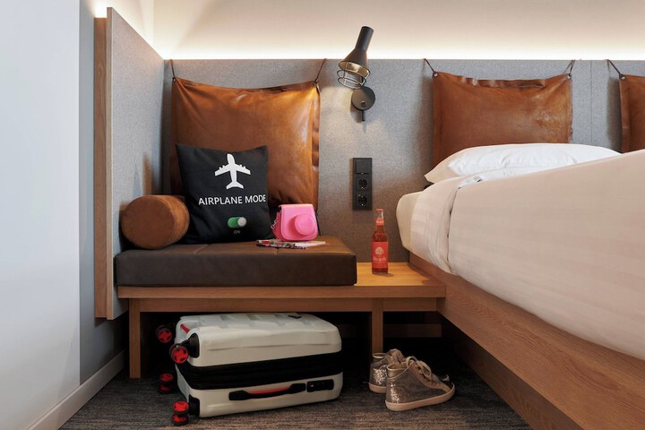 Room 8 of 48