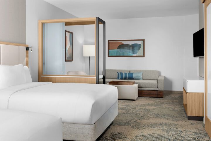 Room 6 of 28