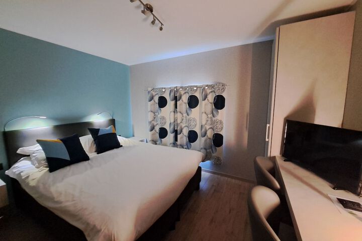 Room 12 of 74