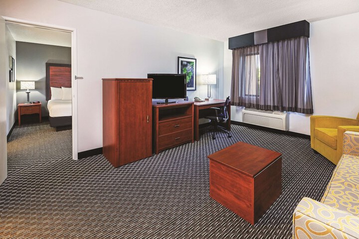 1 King Bed (8 of 11)