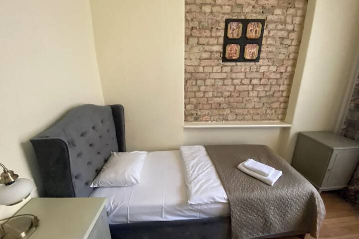 Room 228 of 272