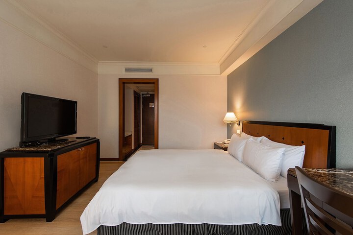 Room 19 of 64