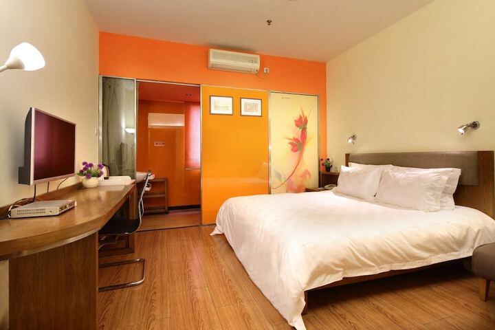 Room 9 of 27