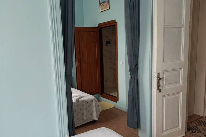 Room 12 of 40