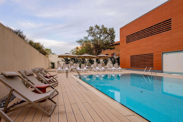 Pool 46 of 106
