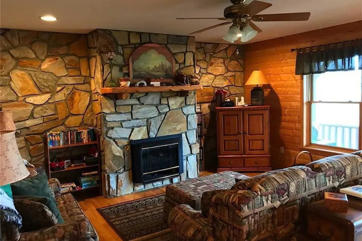 Room 9 of 18