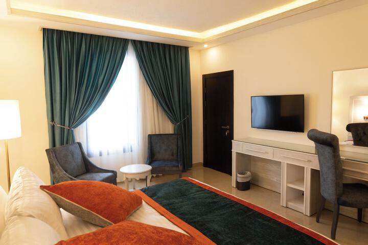 Room 4 of 38