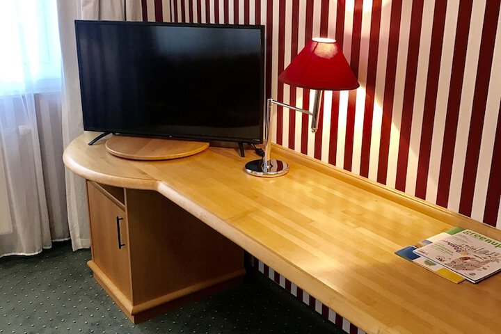 Room 5 of 28