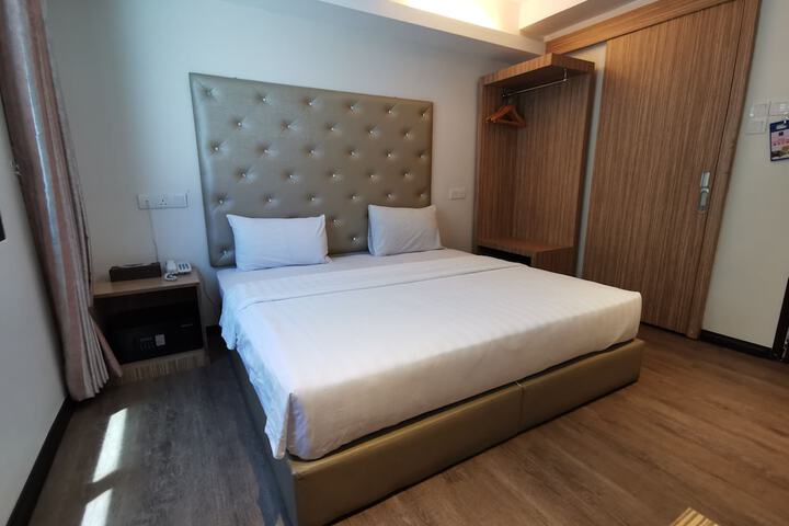 Room 17 of 31