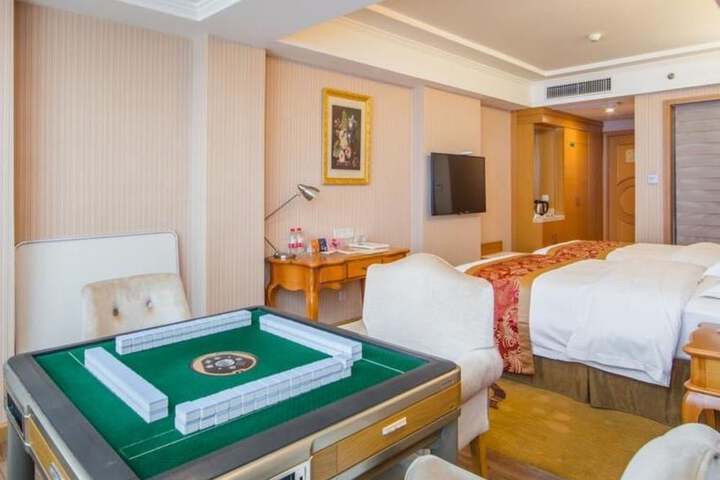 Room 8 of 37