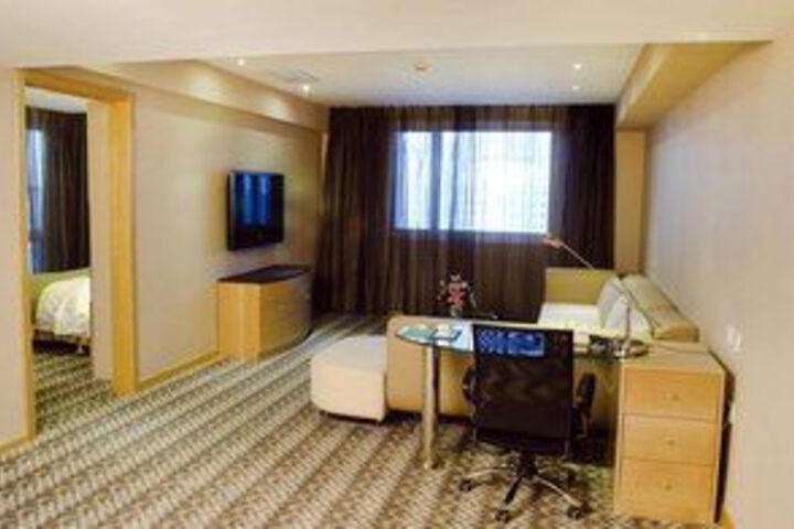 Room 51 of 83