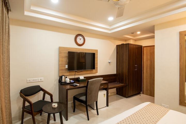 Room 8 of 28
