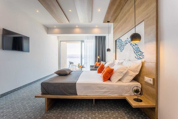 Room 6 of 44