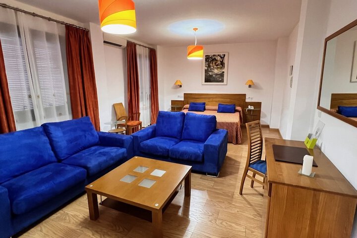 Room 8 of 28