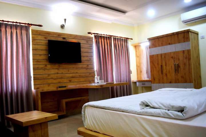 Room 4 of 20