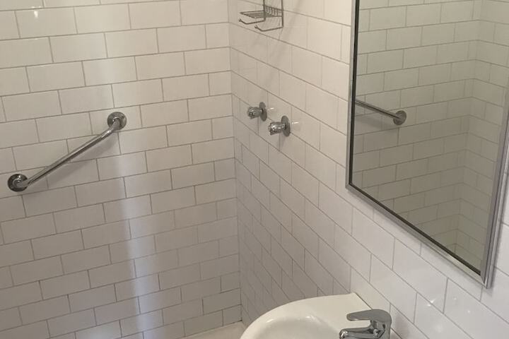 Room 33 of 46