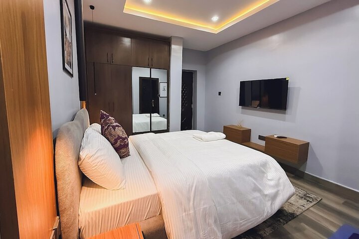 Room 6 of 20
