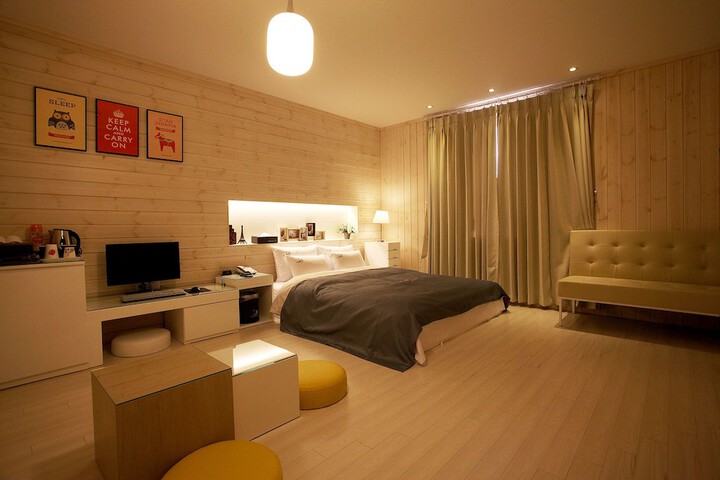 Room 9 of 40