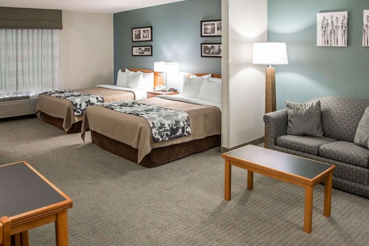 2 Queen Beds (2 of 13)