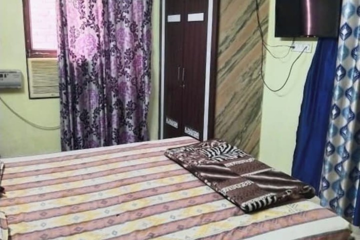 Room 8 of 15