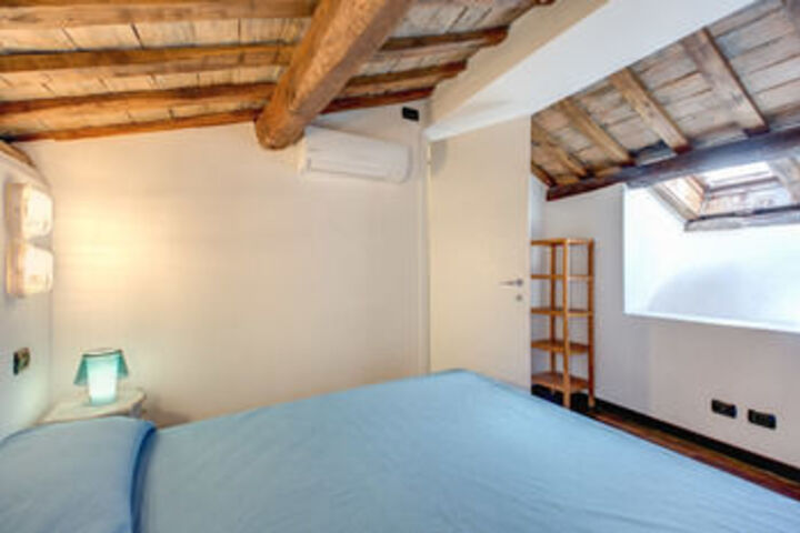 Room 28 of 68