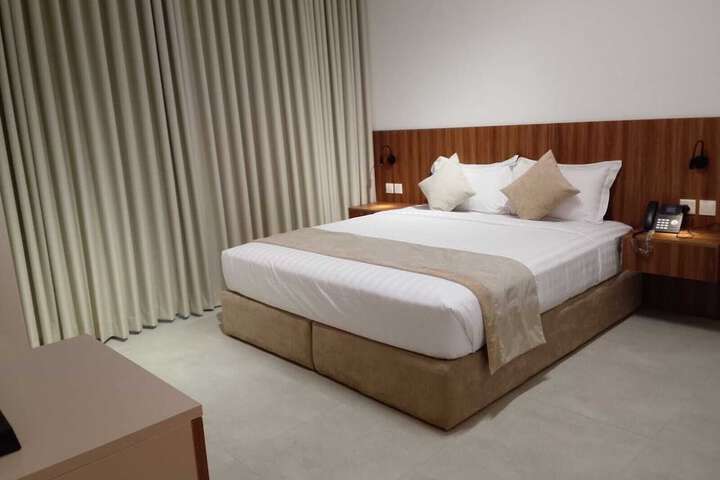 Room 8 of 14
